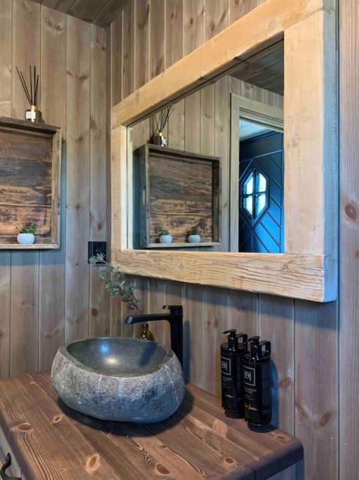 Cosy Cabin Between Lake And Mountain Treungen Exterior photo